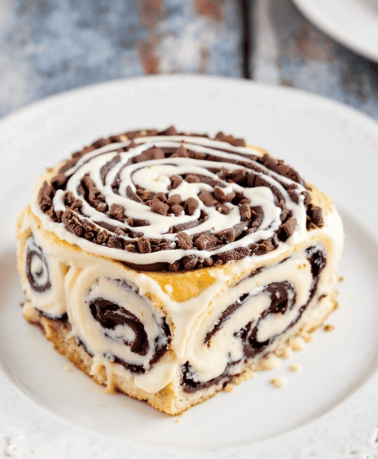 Gooey Oreo Cinnamon Rolls Recipe